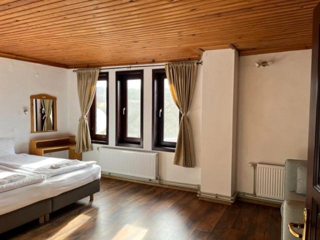 Бор И Шишарка Varzilkovtsi Exterior photo