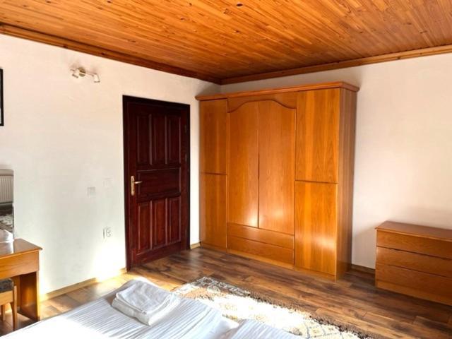 Бор И Шишарка Varzilkovtsi Exterior photo